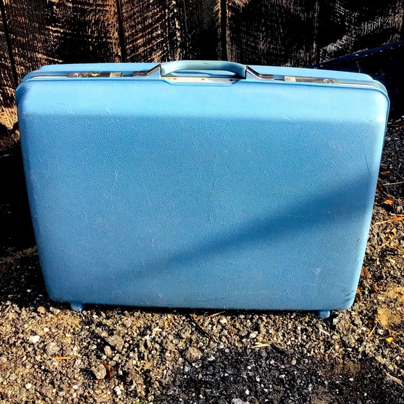 Samsonite Handbags - Vintage SAMSONITE Royal Traveler Montbello Blue Suitcase Original Keys Luggage